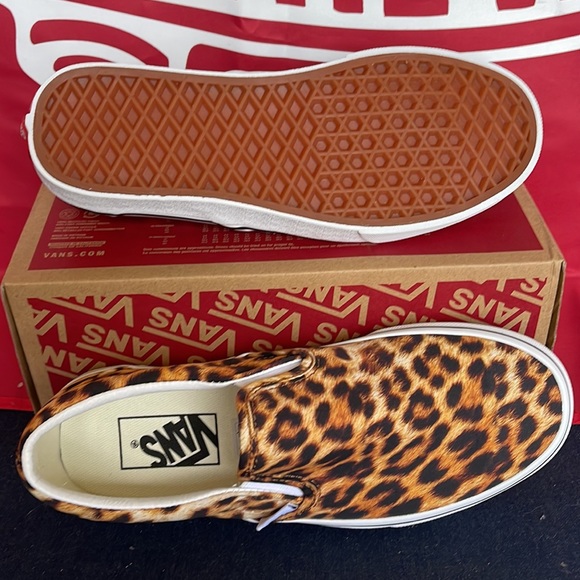 Vans Classic Slip-On
(Leopard) Black/Truewhite
VNOA5A08316
WMNS sneakers - Picture 5 of 16